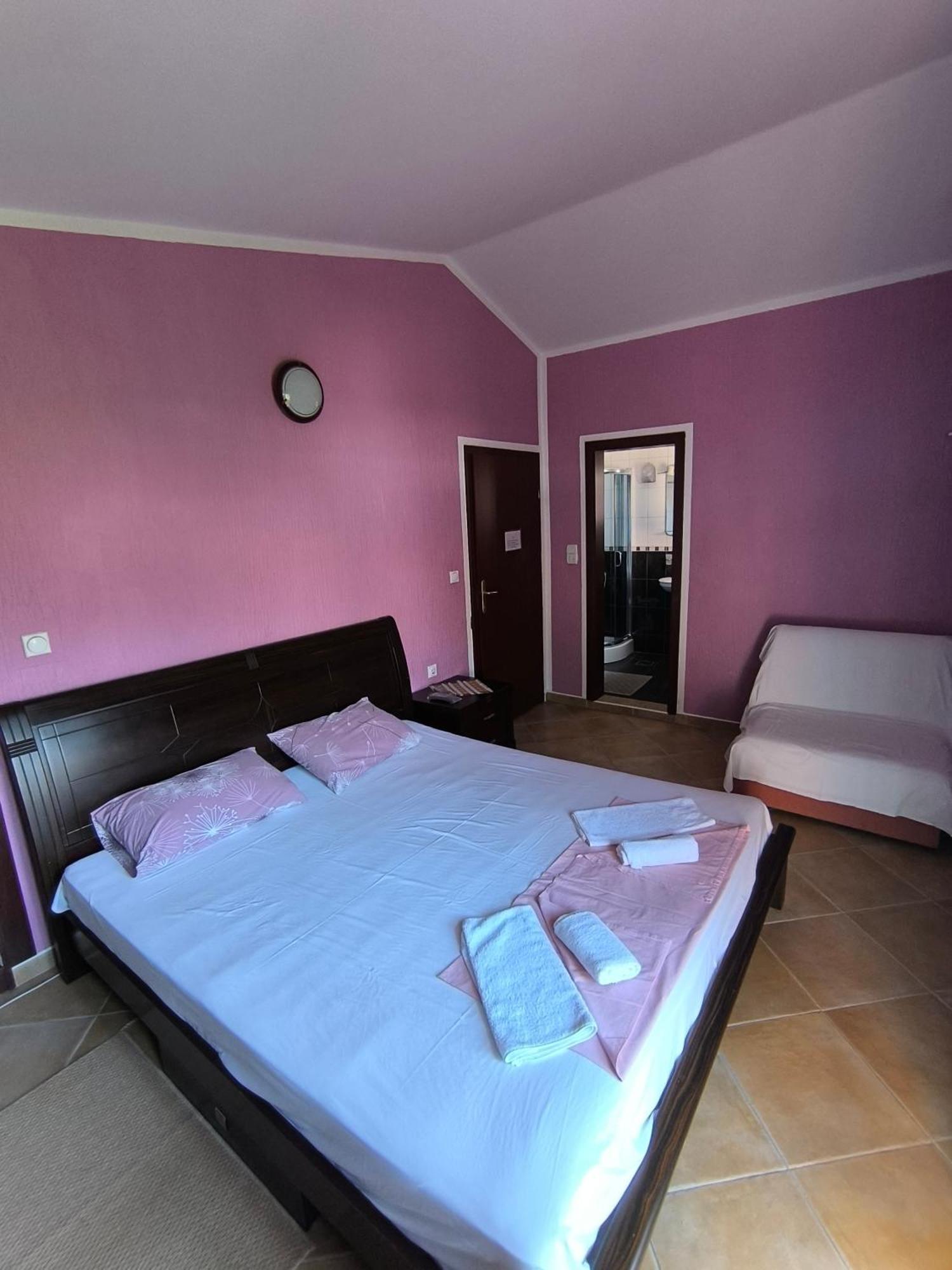 Guesthouse Lautasevic Petrovac 외부 사진